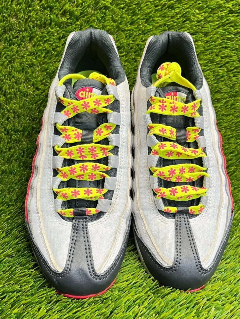 Nike‎ Air Max 95 GS Girls Size 5.5Y Gray Rush Pink Volt Athletic Shoes Sneakers